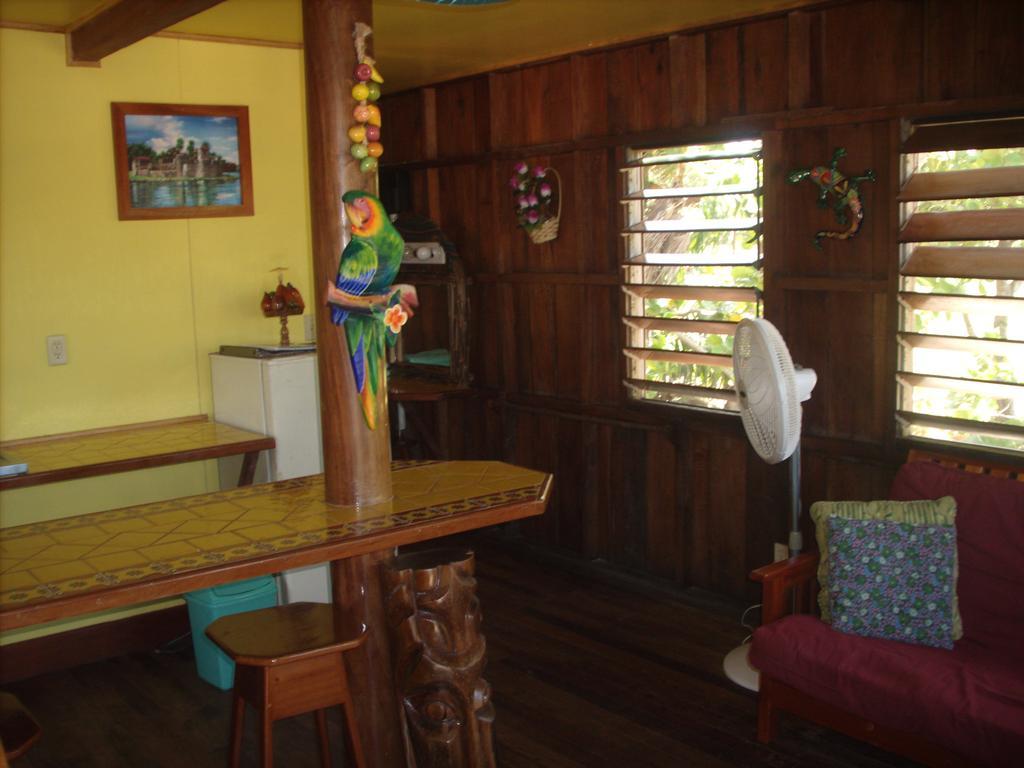 Green Parrot Beach Houses And Resort Placencia Exterior foto