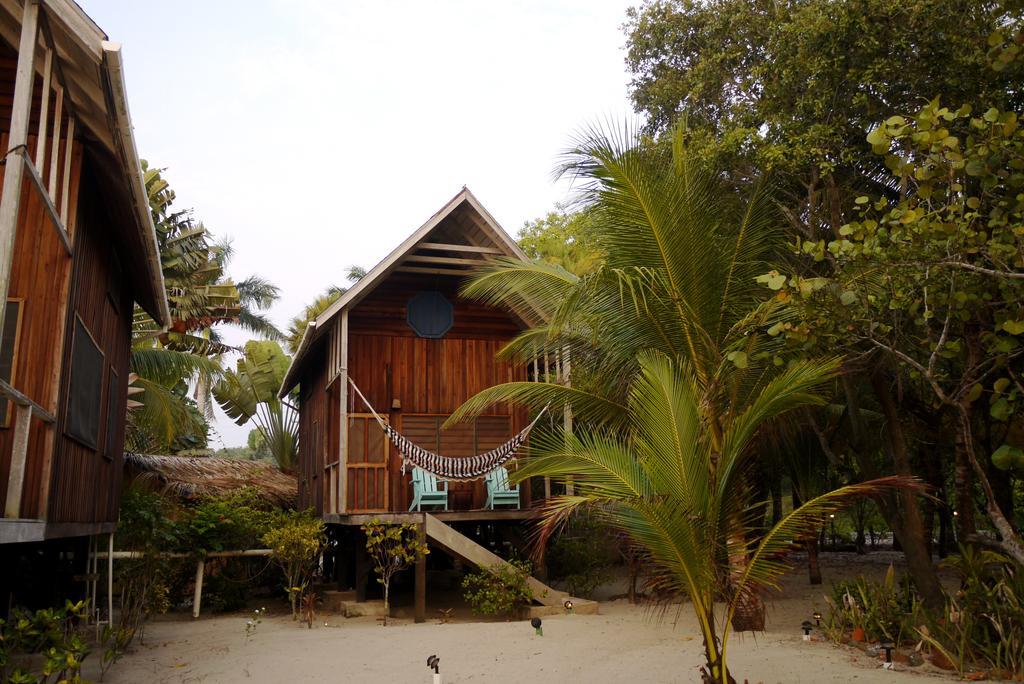 Green Parrot Beach Houses And Resort Placencia Exterior foto