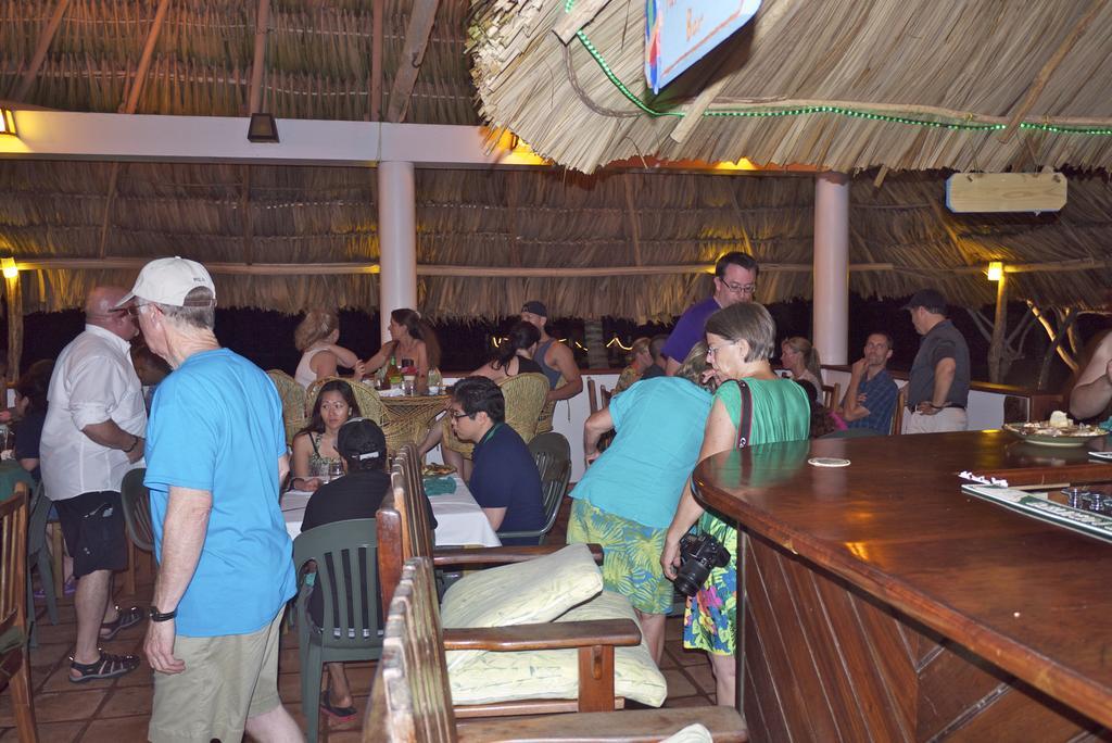 Green Parrot Beach Houses And Resort Placencia Exterior foto
