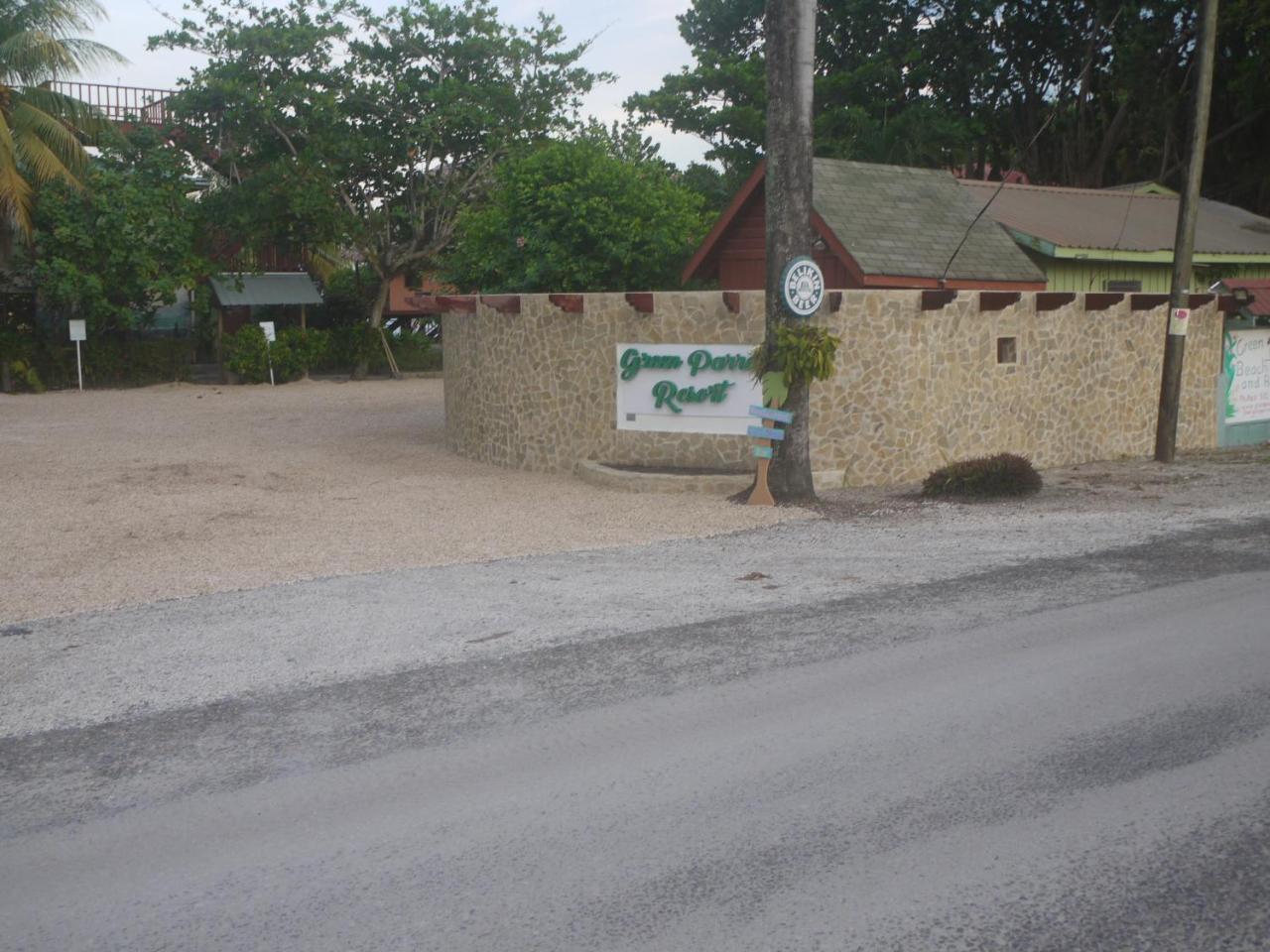 Green Parrot Beach Houses And Resort Placencia Exterior foto